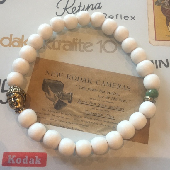 🆕 Buddha Bead With White Wood Beads Stretch - Picture 2 of 3